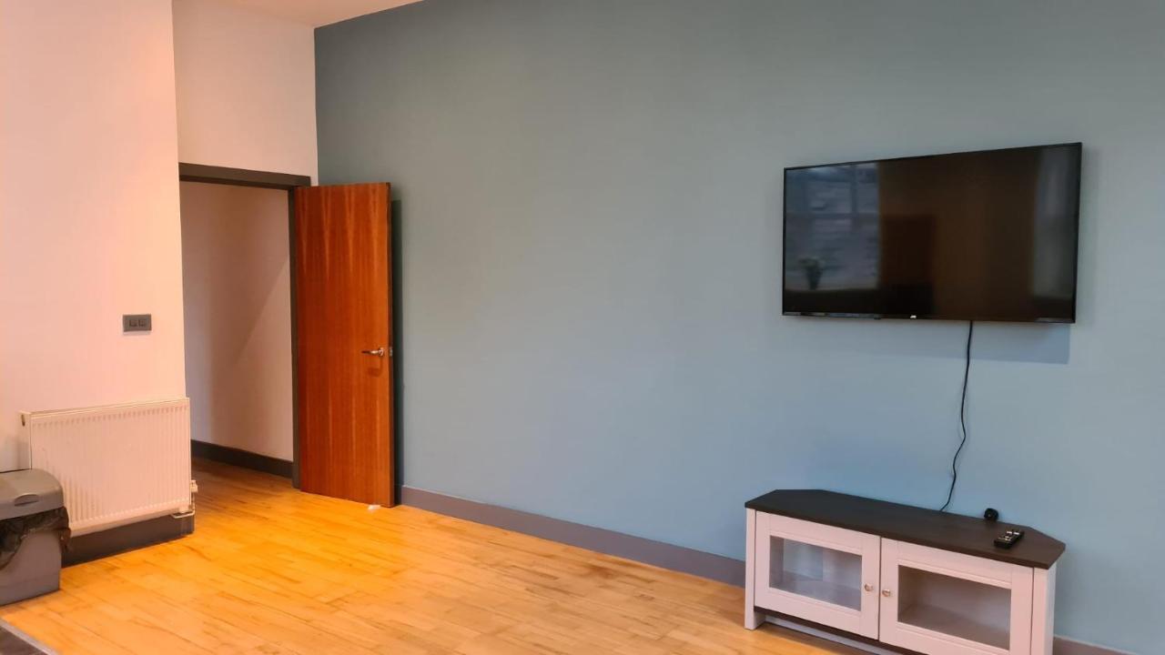 Spacious, Bright And Airy City Centre Flat. Unique Converted Mill. — Photos 2