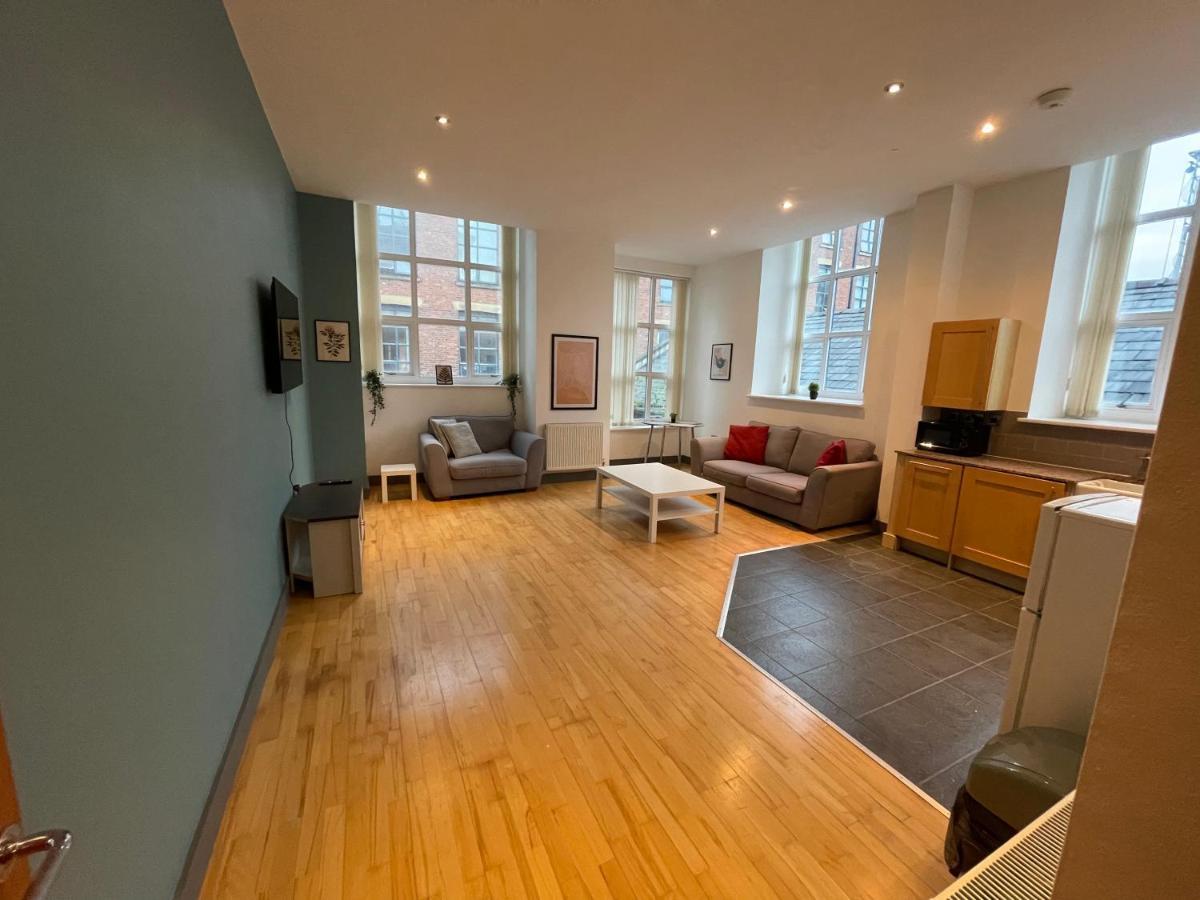 Spacious, Bright And Airy City Centre Flat. Unique Converted Mill. — Photos 1